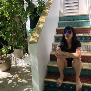 Meet your Posher, Lara